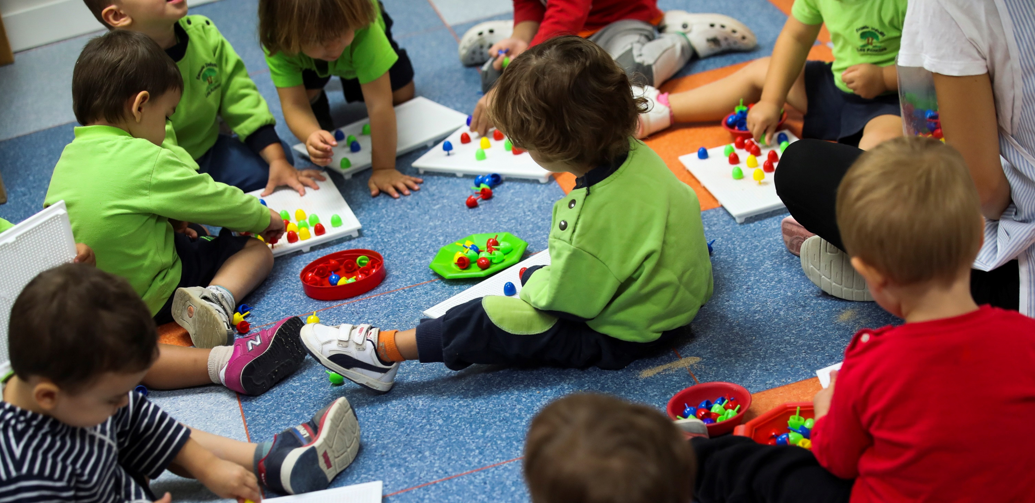 NE UMEJU NI LOPTU DA UHVATE Deca su nam postala ekstremno smotana, penjanje na drvo je postala misaona imenica