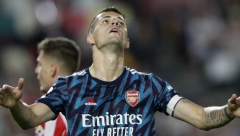 ARSENAL UJEO ZA SRCE NAVIJAČE! BAŠ SU BESNI! Švajcarskog provokatora su terali iz kluba, a uprava ga nagradila!