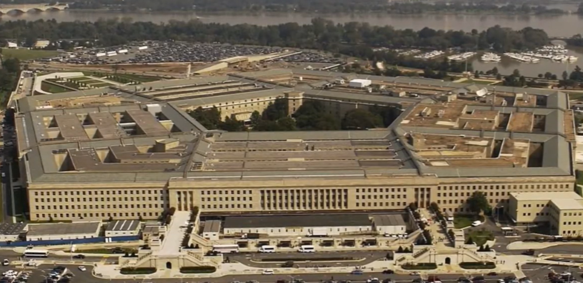 KINEZI ZADAJU OŠTAR UDARAC AMERIMA Objavljeni satelitski snimci glavnih biolaboratorija Pentagona, od SZO traže istragu