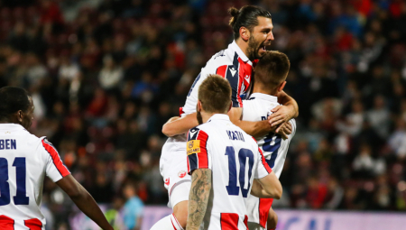 "GORE" DRUŠTVENE MREŽE! Miljenik "delija" uživa na OVOJ destinaciji, o njegovoj tetovaži preko celih leđa svi pričaju! (FOTO)