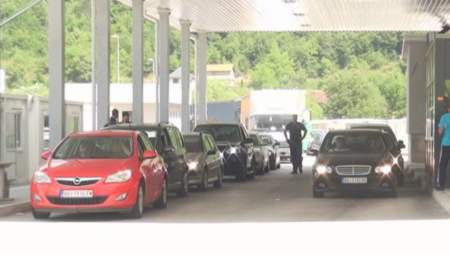 KRENITE NA VREME Očekuju se gužve na putevima zbog završetka praznika