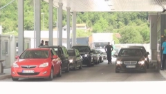 AMSS UPOZORIO VOZAČE Po najvećoj vrućini vozite što manje, obavezne česte pauze na dužim putovanjima