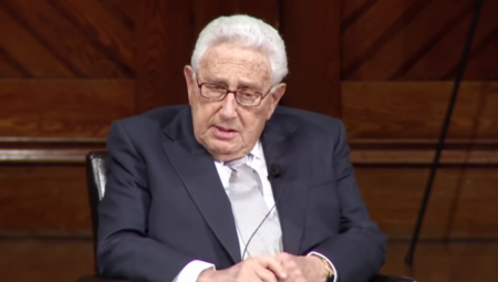 "TO BI ZADOVOLJILO I RUSIJU I UKRAJINU" Kisindžer tvrdi da je ovo rešenje krvavog rata