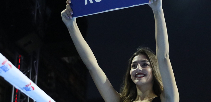 RING DEVOJKE! Ove dve prelepe studentkinje su mamile uzdahe publike na Trgu tokom Svetskog dana boksa!