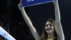 RING DEVOJKE! Ove dve prelepe studentkinje su mamile uzdahe publike na Trgu tokom Svetskog dana boksa!