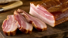 Nije istina da goji! Evo zašto treba da počnete da jedete slaninu svaki dan
