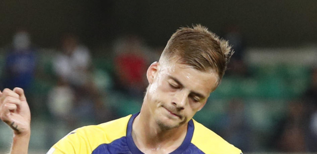 SRBIN NALJUTIO ŠAMPIONA Usledilo gaženje novajlije (VIDEO)