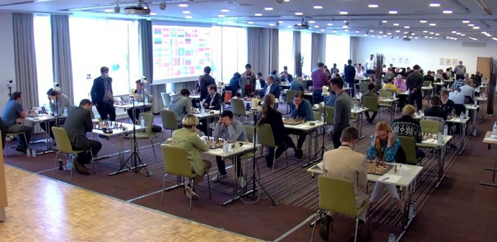 KOLO U ZNAKU VELIKOG BROJA REMIJA Prvi favorit Džons jedva sačuvao živu glavu