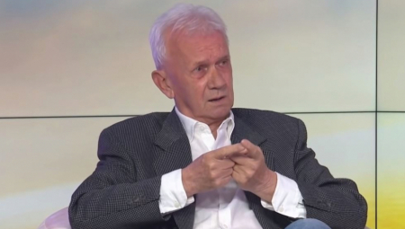 STUPAR UDARIO NA PATRIJARHA PAVLA I PATRIJARHA PORFIRIJA Jedan od najvećih promotera protesta tvrdi: SPC oduvek mrzi žene! (FOTO)