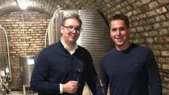 NAJPONOSNIJI TATA NA SVETU Vučić objavio predivnu fotografiju sa sinom Danilom