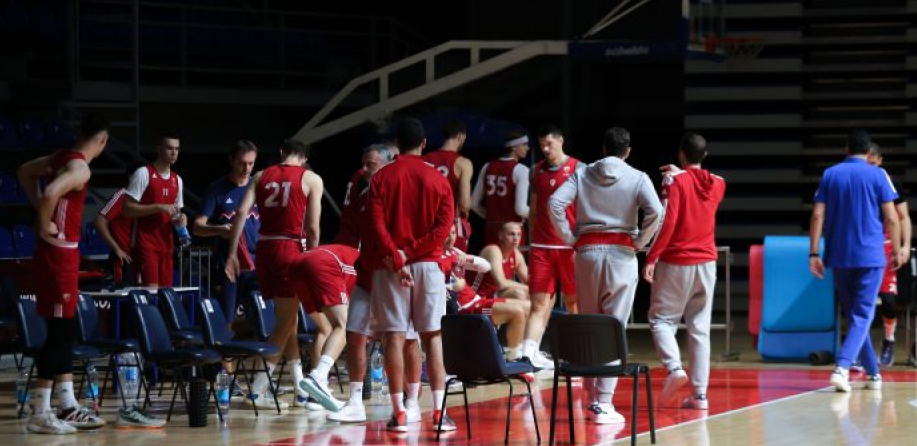 ODLIČNA IGRA CRVENO-BELIH Zvezda pregazila Rumune