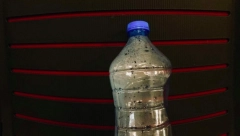 OPREZ! Ostavljanje plastične flaše u kolima može biti FATALNO