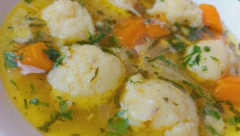 BAKINA KUHINJA: Fantastična supa sa oblačićima, idealna za nedeljni ručak! (VIDEO)