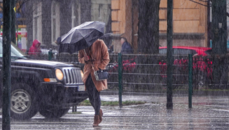 OVO VAS MOŽE ZAŠTITI OD NESREĆE I DONETI BOGATSTVO! Evo šta znači kiša na Vaskrs po verovanju naših predaka