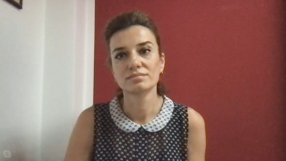 RUŠI VUČIĆA I ZABRANJUJE SRPSKU TROBOJKU U CRNOJ GORI Jovana Marović opet širi podele na društvenim mrežama