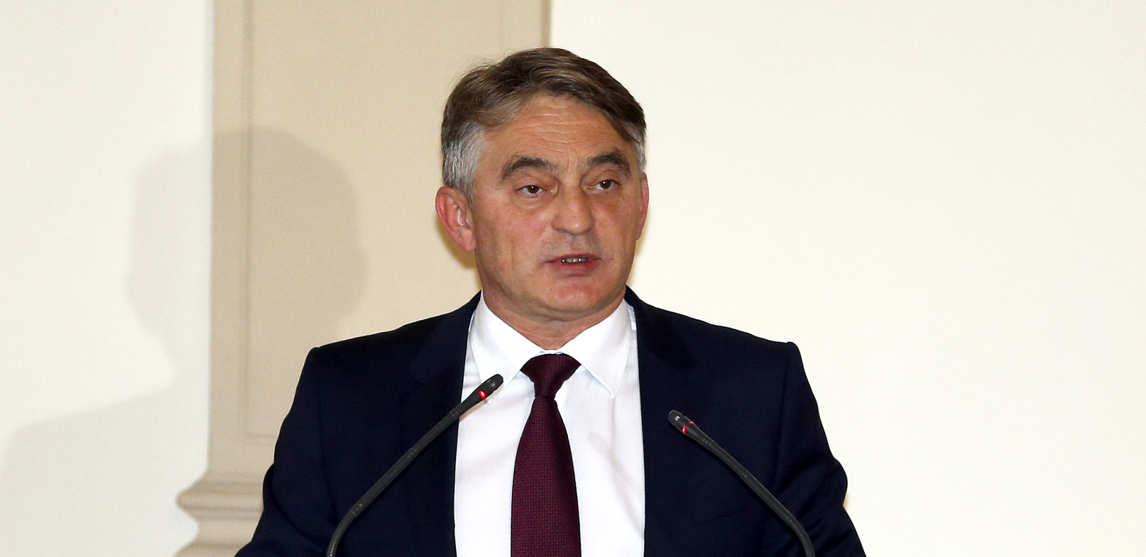 NOVI PODMUKAO NAPAD NA SRBIJU Komšić i Džaferović brane ratnog zločinca udarom na Beograd i bolesnim optužbama