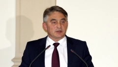 NOVI PODMUKAO NAPAD NA SRBIJU Komšić i Džaferović brane ratnog zločinca udarom na Beograd i bolesnim optužbama