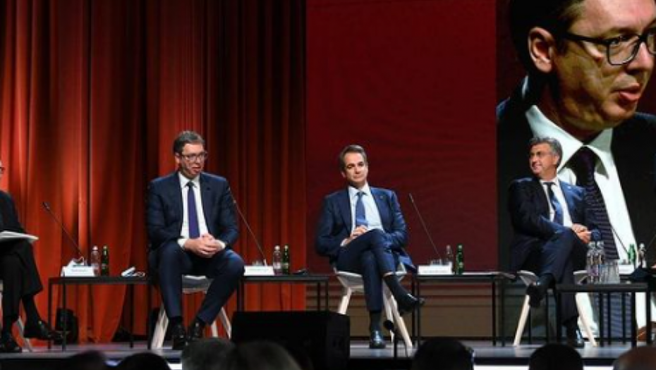 PREDSEDNIK SRBIJE NA BLEDSKOM FORUMU Vučić odbrusio EU: Ne tražim pomoć, ne molim za pomoć, samo govorim istinu! (VIDEO)