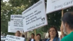 "BOGOUGODNICE" PRAVILE HAOS NA CETINJU  Tvrdeile da je manastir njihov i da su sveštenici koji su tu stranci! (VIDEO)