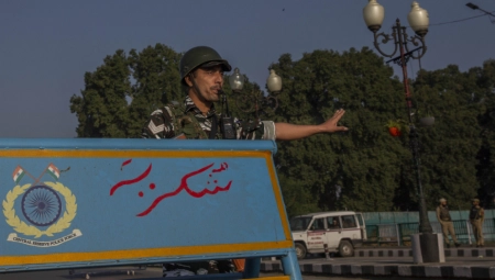 NAPETO U KAŠMIRU Dan nakon sahrane vođe separatista, Indija pooštila mere kretanja