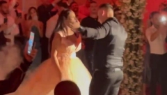 ŠAKO OŽENIO SINA Pevač zasenio sve u belom smokingu!