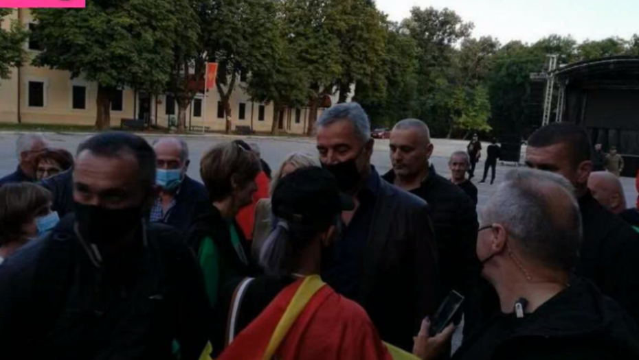 SEPARATISTA S MILOM RUŠI USTOLIČENJE Đukanović pričao o smirivanju tenzija, pa otišao na Cetinje