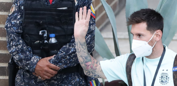 PROBIO JE SVE BARIKADE Mesi je zastao, svi su se sjurili oko njega (VIDEO)