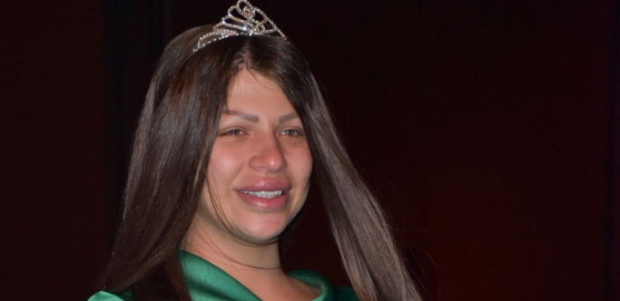 MILJANA UŠLA U LEDENI BAZEN! Kulićeva prišla bazenu i uskočila, a pogledajte kako joj stoji bikini!