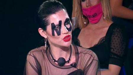 LEČILA SAM SE OD ALKOHOLIZMA, BILA SAM NIMFOMANKA Deniz u studiju šokirala sa sado-mazio kuglom oko vrata!