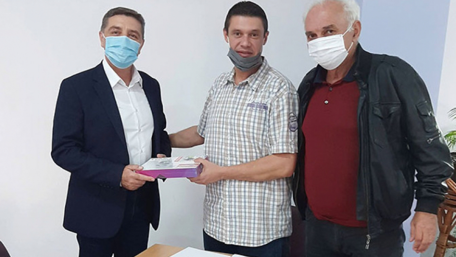 Počela podela tablet računara barajevskim osnovcima