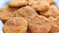 Jednostavne za pripremu: Pohovane tikvice sa parmezanom i susamom iz rerne