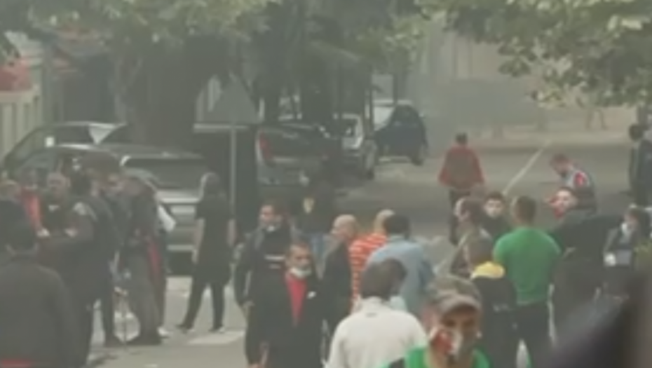 KO JE OVU DRAMU REŽIRAO? Neredi na Cetinju pripremljeni unapred, otkriveno ko je rukovodio licem koje u ruci drži Molotovljev koktel!