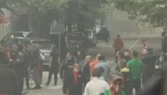 KO JE OVU DRAMU REŽIRAO? Neredi na Cetinju pripremljeni unapred, otkriveno ko je rukovodio licem koje u ruci drži Molotovljev koktel!