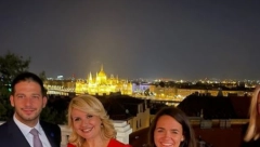 NIKAD LEPŠA Darija Kisić blistala u crvenoj haljini, a grli je srpski ministar! (FOTO)