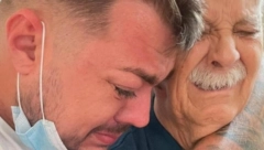 MORAM DA PEVAM, OPROSTI MI Sloba Vasić izgubio člana porodice, ne može da prestane da jeca!