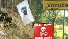 SRAMNO! POLICIJA IGNORISALA INCIDENT! Tokom parastosa Srbima vijorile se zastave Islamske države uz poklič “Alahu ekber”