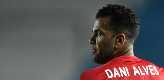 ALVES SE PREPAO Nasilnici mu prete sa svih strana!