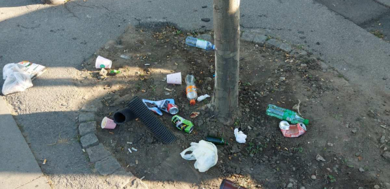 GORAN VESIĆ RASKRINKAO LAŽNI EKOLOŠKI POKRET, OSTAVILI PUN GRAD ĐUBRETA ZA SOBOM Ako kažete da vam je ekologija važna, za početak pokupite smeće za sobom