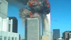 KO JE ČOVEK KOJI PADA? Najjezivija fotografija napada 11. septembra postala simbol američkih žrtava, ima dve mogućnosti