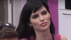 NIJE ZA ONE SA SLABIM SRCEM! Deniz Dejm polugola prošetala kroz Belu kuću, zadrugari gledali u neverici!