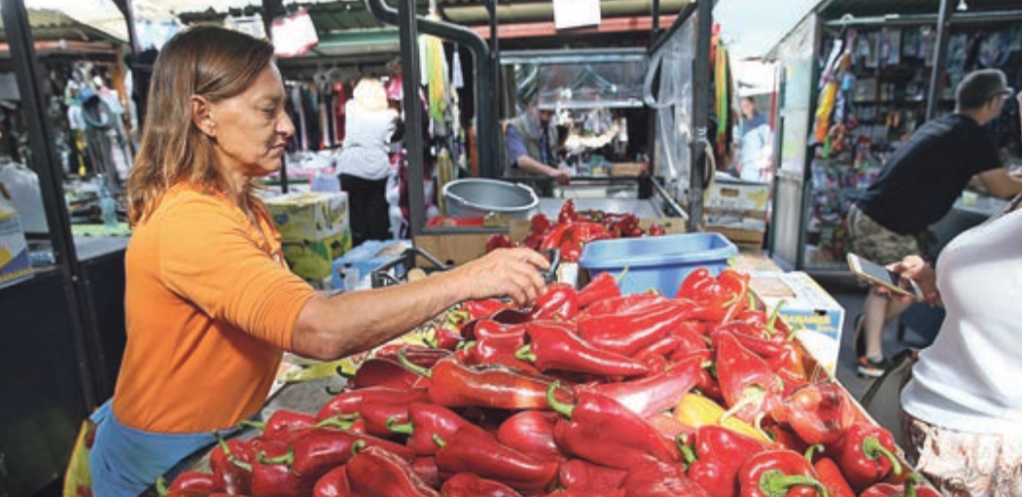 KUPITI ILI PRAVITI AJVAR? Domaćice suočene sa velikom dilemom: Paprena zimnica zbog poskupljenja paprike!