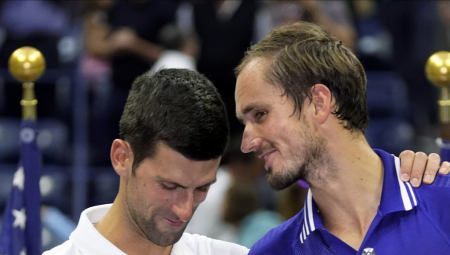 TRENUTAK KOJI JE CEO SVET OSTAVIO U ŠOKU Pogledajte kako je Medvedev predao meč Đokoviću (VIDEO)