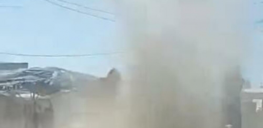 TORNADO U SMEDEREVU! Radnici mirno posmatrali, dok vrag nije odneo šalu! Neverovatan snimak, dokaz da majka priroda uvek iznenadi(VIDEO)