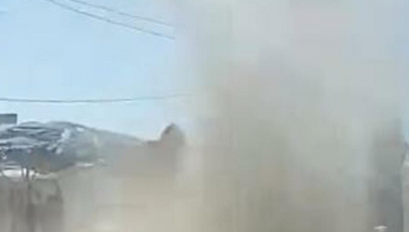 TORNADO U SMEDEREVU! Radnici mirno posmatrali, dok vrag nije odneo šalu! Neverovatan snimak, dokaz da majka priroda uvek iznenadi(VIDEO)