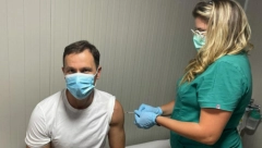 SINIŠA MALI PRIMIO TREĆU DOZU Ministar pozvao sve da se vakcinišu jer to je jedini spas!