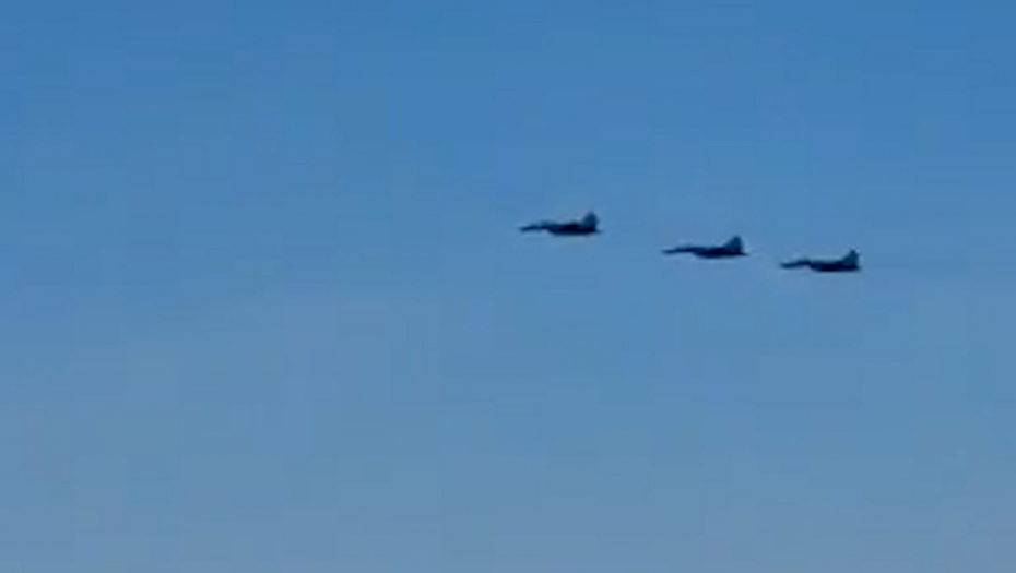 SPEKTAKULARAN PRIZOR NA NEBU Avion nemačke kancelarke pratili moćni srpski migovi (VIDEO)