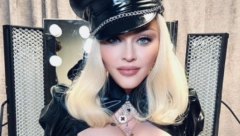 MADONA UVEĆALA ZA*NJICU Pevačica preterala sa estetskim korekcijama, implanti se prelivaju na sve strane (FOTO)