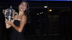 EMA ZARADILA 2,5 MILIONA DOLARA Zaprepastila odlukom šta će prvo da kupi (FOTO GALERIJA)