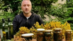 SRBI MASOVNO GREŠE KADA KUVAJU I PIJU KAMILICU Travar Momčilo otkrio kako se pravilno sprema ovaj čaj i koje su doze za decu i odrasle