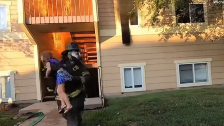 NEVEROVATAN PODUHVAT Vatrogasci spasili devojčicu iz vatrene stihije (VIDEO)